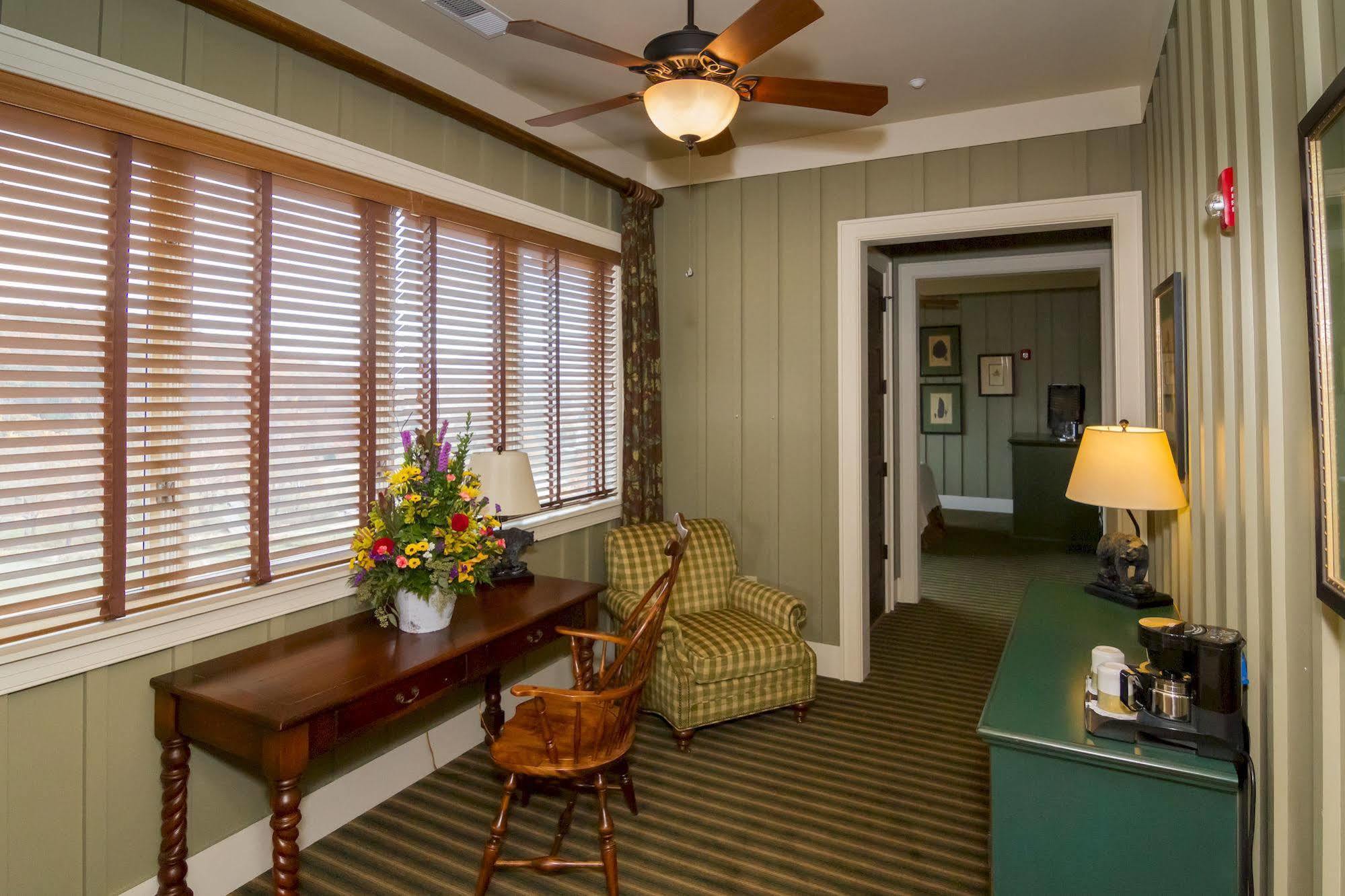 Bright'S Creek Lodge Columbus Exterior photo