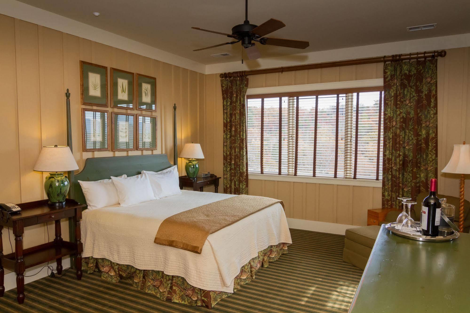 Bright'S Creek Lodge Columbus Exterior photo
